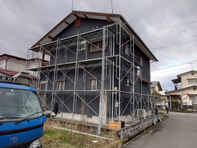 今年最後の塗り替え工事　　本日足場組み立て(*^-^*)