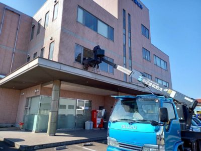 高所作業車オペレーター作業　　ガラス交換　　会津若松　　(*^-^*)
