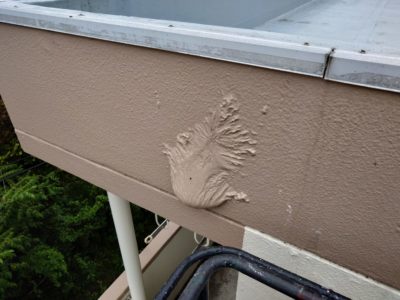 外壁補修　　高所作業車　防水亀裂より侵入　
