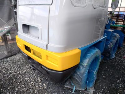 雨の日の作業　　吹付塗装　　　ホイールローダー