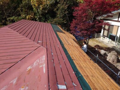 屋根改修工事　(*^-^*)