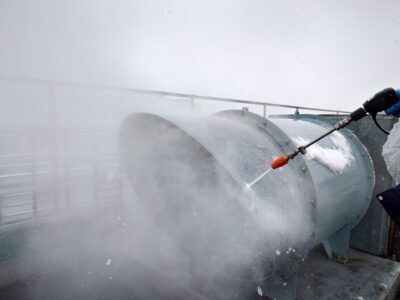 大型施設　機械ダクト塗装開始　会津若松市　設備　(*^-^*)