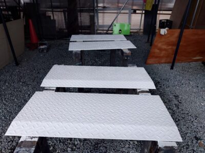 こんな塗装もします　　鉄製スロープ防滑塗装　ドコモショップ　会津坂下　　(*^-^*)