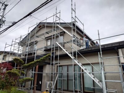 本日、外壁塗り替え足場組み立て　会津若松