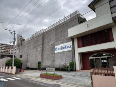 足場組み立て完了　本日高圧洗浄　