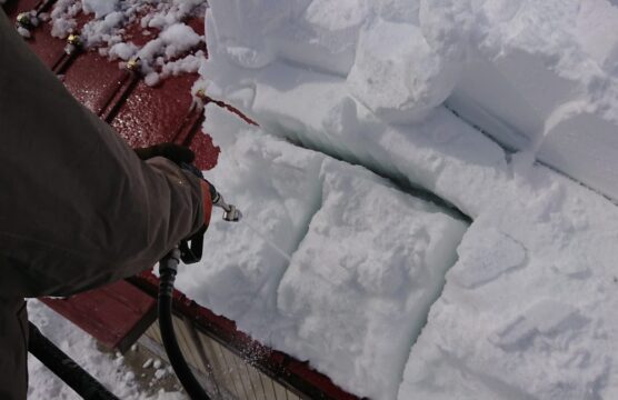 雪下ろし　雪庇下し
