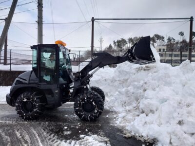 会津除雪　排雪　雪庇落とし　黒いホイールローダー