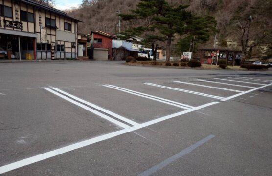 南会津　駐車場区画線工事