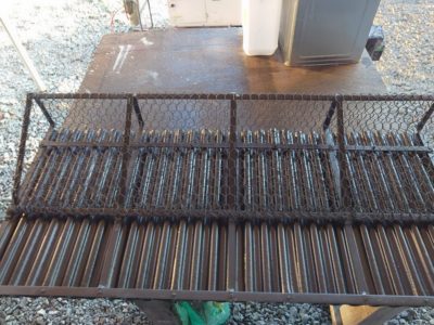 スノーストップ塗装　　現在塗り替え現場　　(*^-^*)