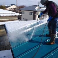 雪下ろし後、雪止め取り付け　(*^-^*)