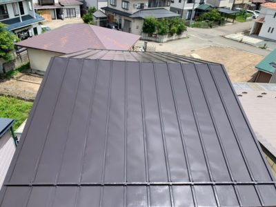 ＃フッ素＃屋根塗装＃外壁部分塗装＃自社足場組み＃会津若松市　～道路面の外壁のみ塗装✨おうちの玄関は家の顔👍屋根はフッ素で✨～