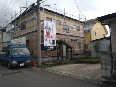 会津若松　　外壁塗装　　ウルトラクリアー仕上げ　本日足場組み立て(*^-^*)