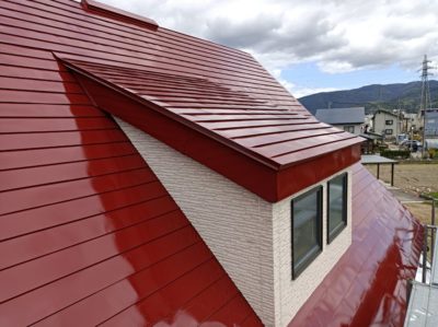 会津若松市内　(*^-^*)急こう配屋根塗り完成！事故なくめでたし